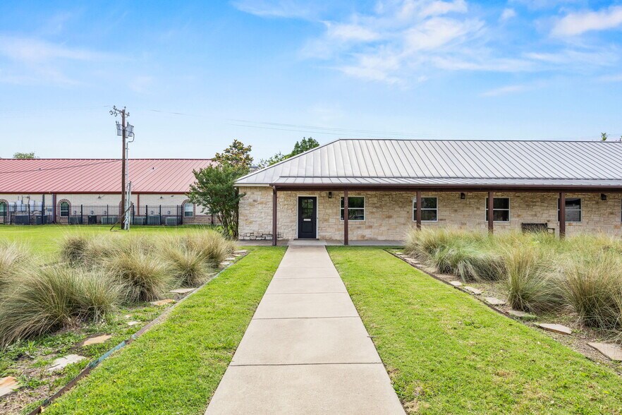 More Photos Of 610 N Town East Blvd, Mesquite Medical For Sale