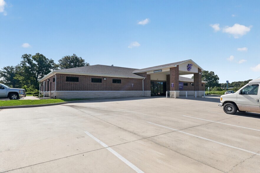 More Photos Of 805 Trinity Dr, Hope Office For Sale