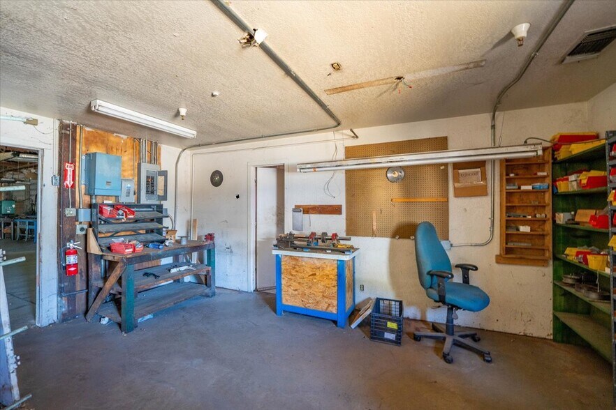 More Photos Of 3308 Cyclone Ct, Cottonwood Warehouse For Lease