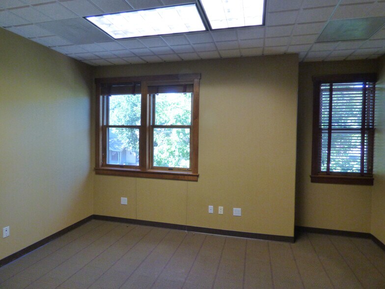 More Photos Of 402 Railroad Ave, Danville Storefront Retail Office For Lease