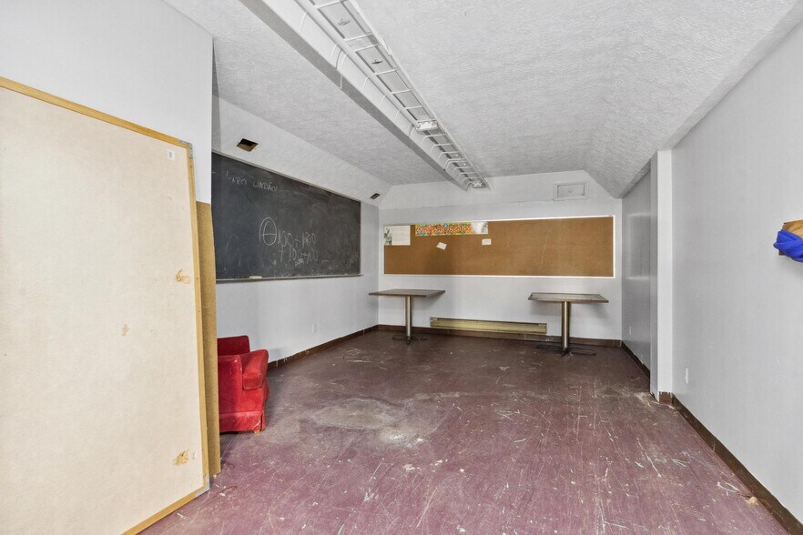 More Photos Of 8340 Pippin Rd, Cincinnati Specialty For Sale