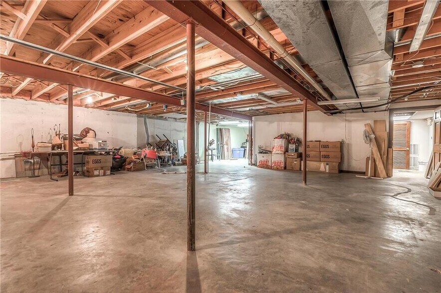 More Photos Of 4 W Monroe St, Buckner Office For Sale
