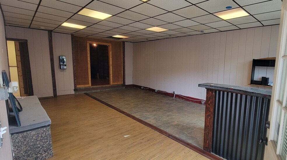 More Photos Of 325 N Main St, Liberty Flex For Lease