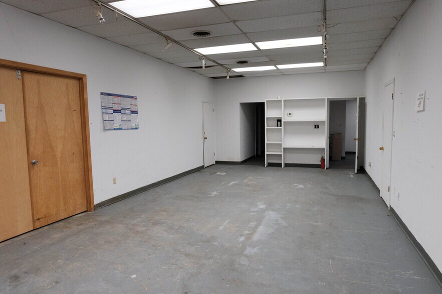 More Photos Of 190-192 Metro Dr, Spartanburg Flex For Lease