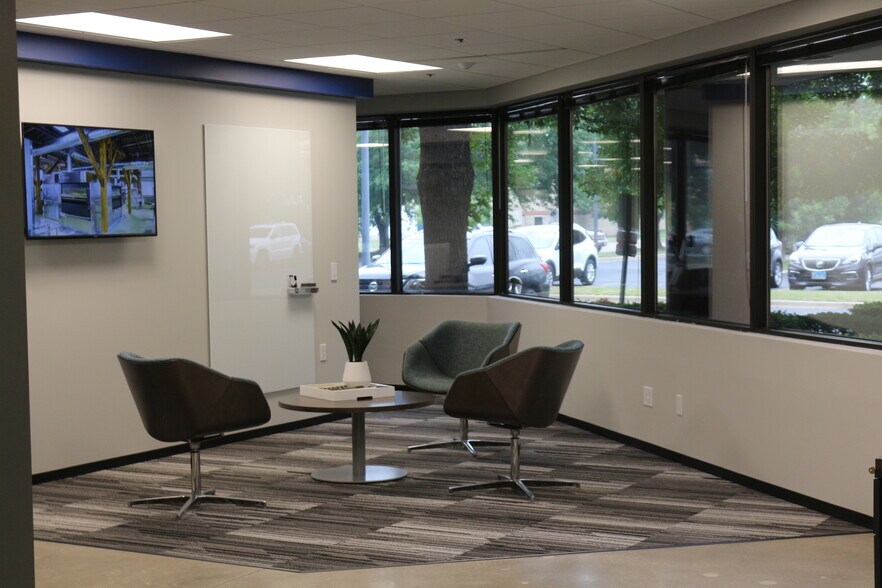 More Photos Of 3201 W White Oaks Dr, Springfield Office For Sale