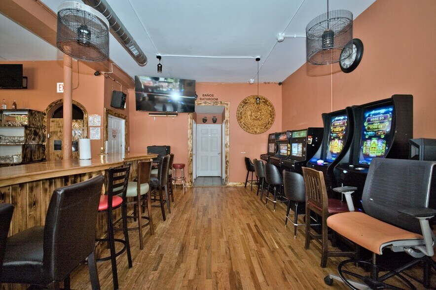 More Photos Of 3034-3040 W Montrose Ave, Chicago Apartments For Sale