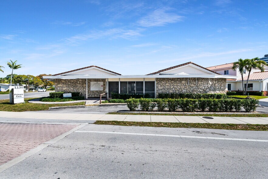 Primary Photo Of 1130 Bayview Dr, Fort Lauderdale Medical For Lease