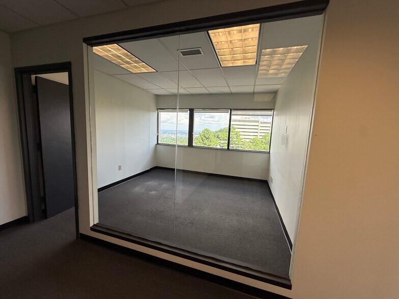 More Photos Of 530 Beacon Pky W, Birmingham Office For Sale