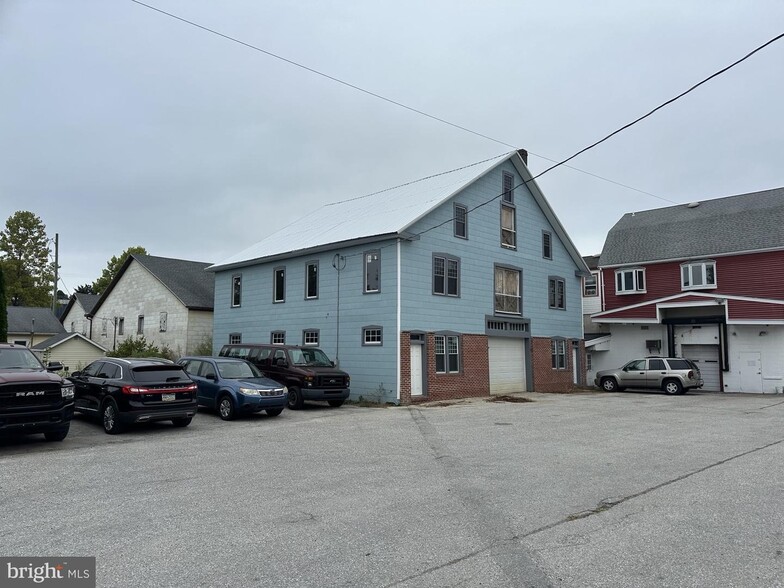 Primary Photo Of 9 Republic Aly, New Freedom Light Manufacturing For Sale