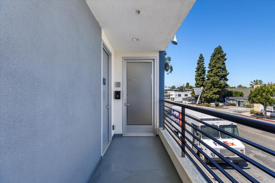 More Photos Of 930-932 Manhattan Beach Blvd, Manhattan Beach Office Residential For Sale