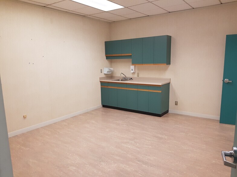 More Photos Of 60 Front St, Nanaimo Office For Lease