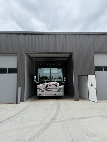 More Photos Of 419 Veterans Blvd., Auburn Specialty For Lease