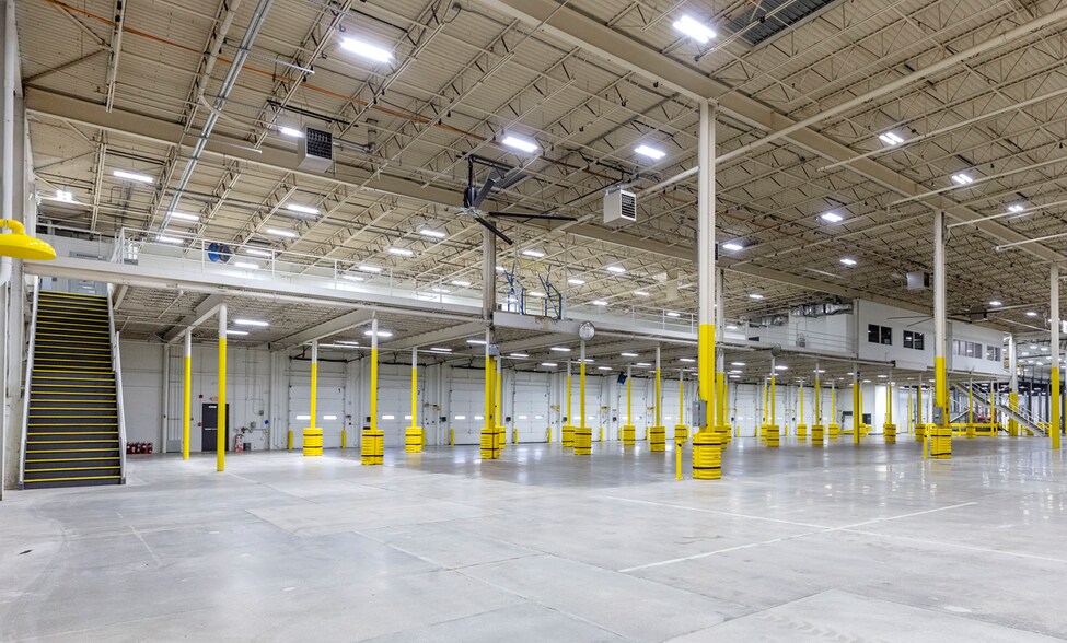 More Photos Of 6812 Corporate Dr, Indianapolis Warehouse For Sale