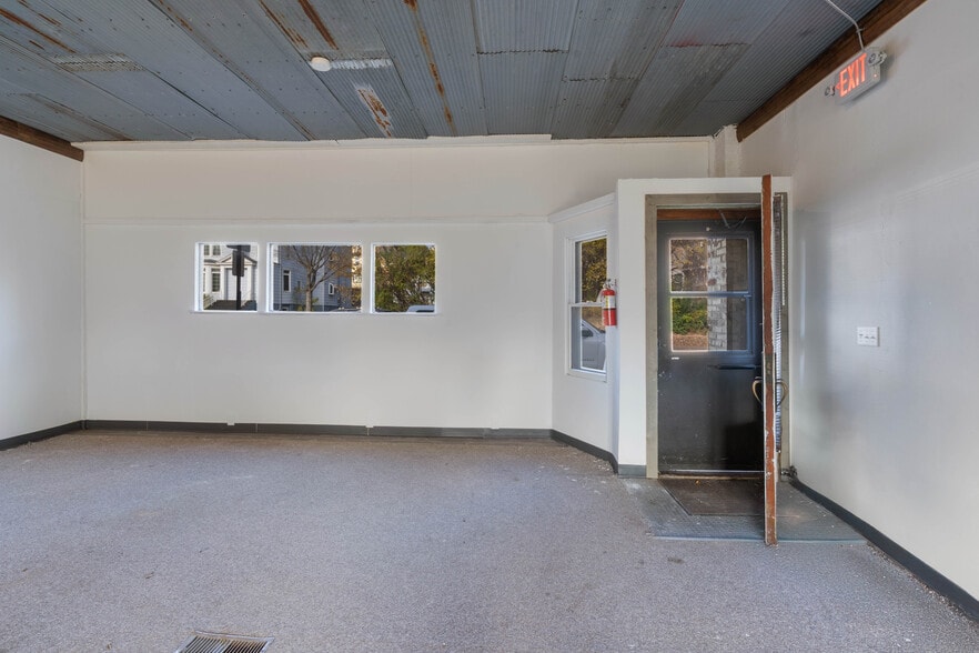 More Photos Of 2224 W 3rd St, Duluth Storefront Retail Office For Sale