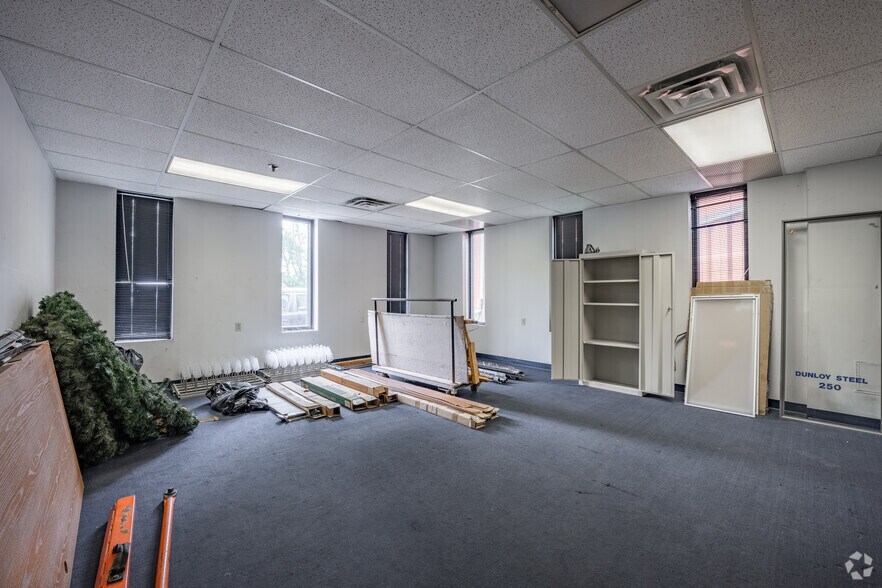 More Photos Of 500 N Bell Ave, Carnegie Warehouse For Lease