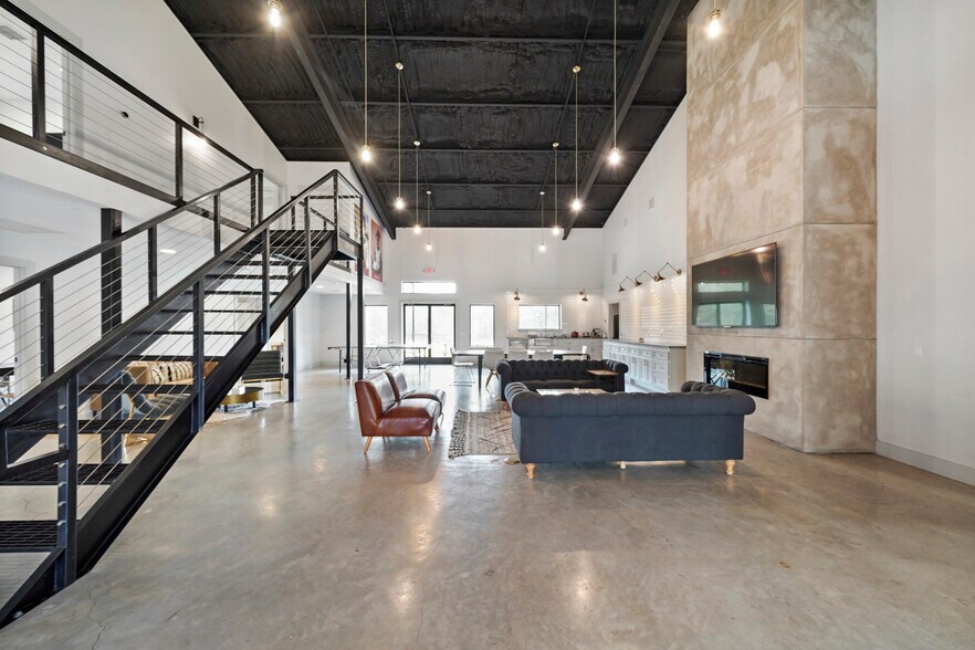 More Photos Of 12726 Moon Rd, Willis Loft Creative Space For Sale