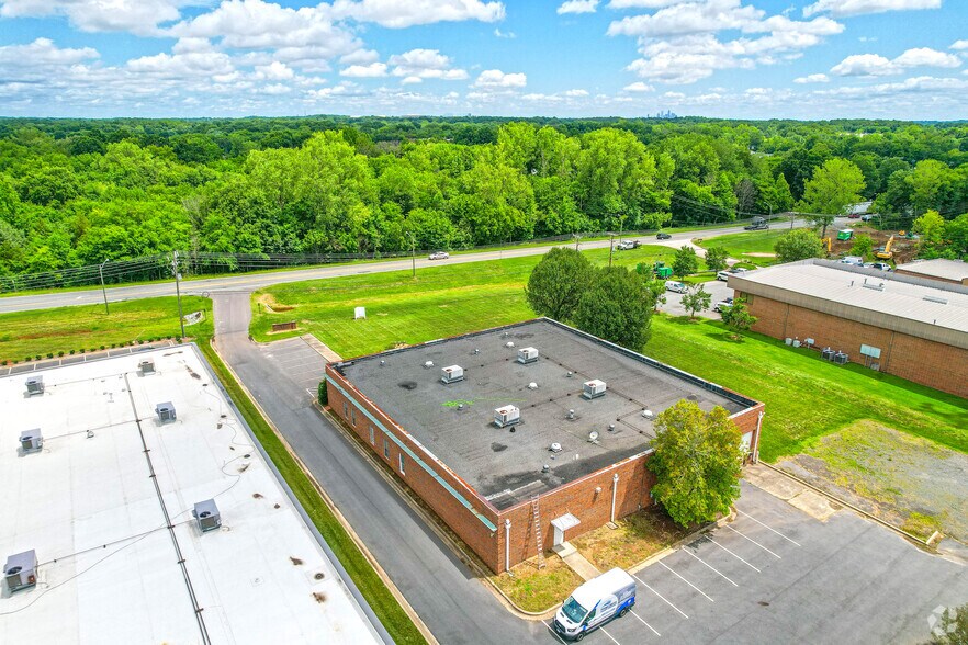 More Photos Of 3131 Westinghouse Blvd, Charlotte Flex For Lease