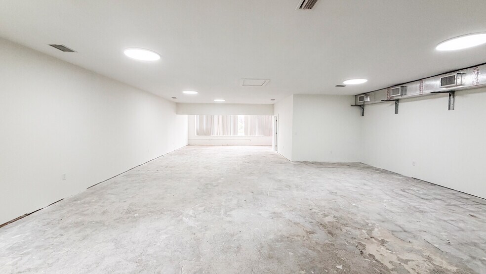 More Photos Of 2803 NW 6th St, Gainesville Freestanding For Lease