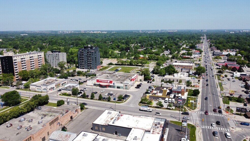 More Photos Of 467 Wharncliffe Rd S, London General Retail For Lease