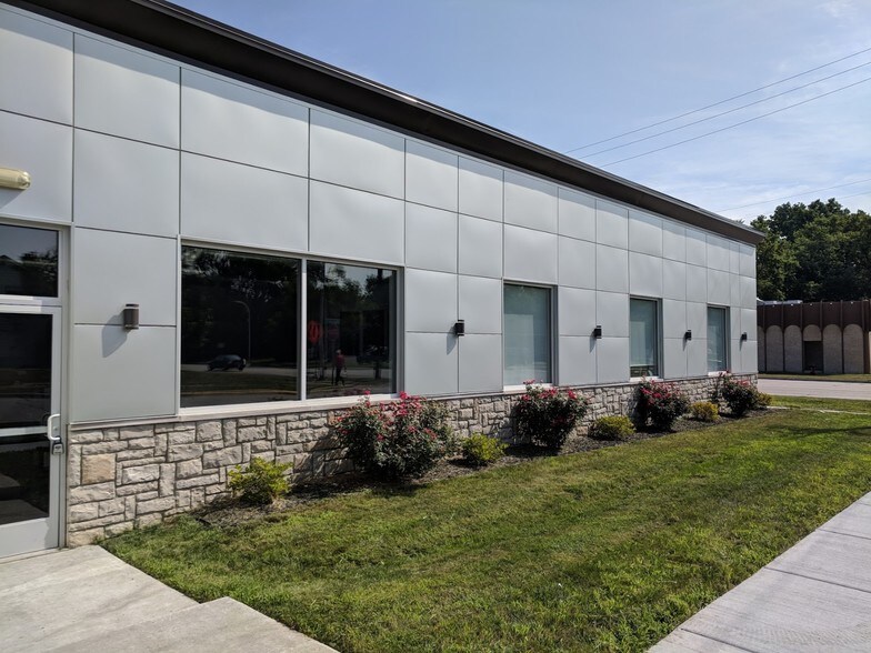 Primary Photo Of 642 S Main St, Clawson Storefront Retail Office For Lease