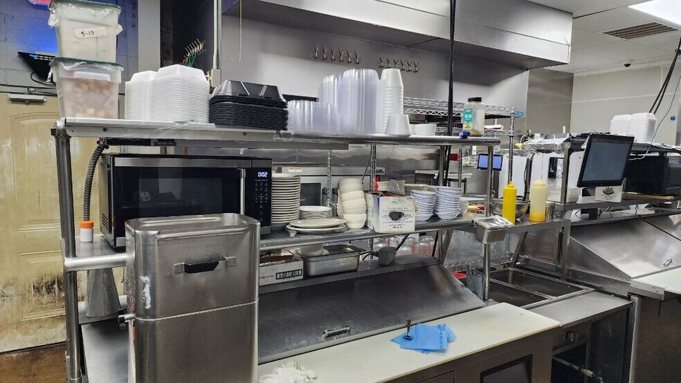 More Photos Of 802 S Main St, Belton General Retail For Sale