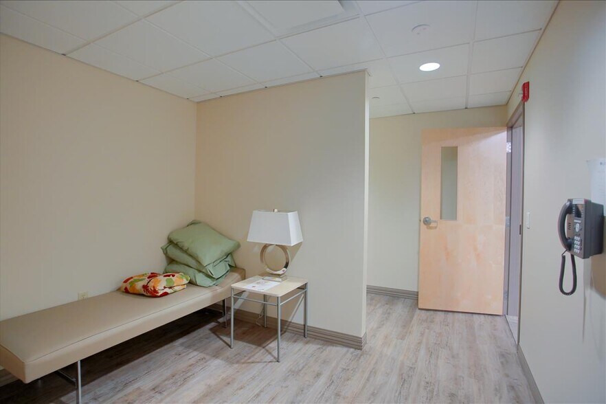 More Photos Of 1000 N Cameron St, Harrisburg Flex For Lease