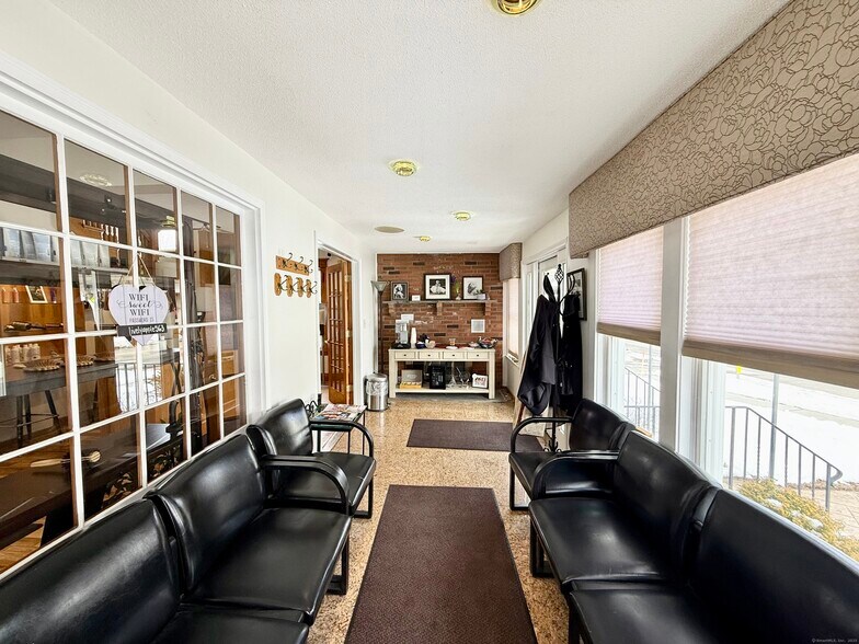 More Photos Of 449 Naubuc Ave, Glastonbury Freestanding For Sale