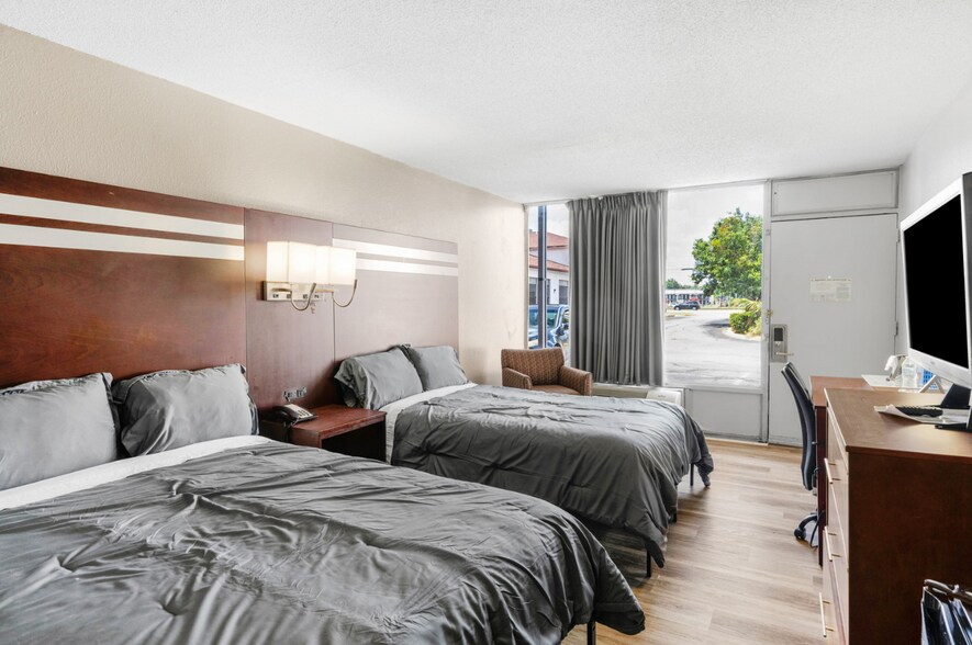 More Photos Of 1811 W Lucas St, Florence Hotel For Sale