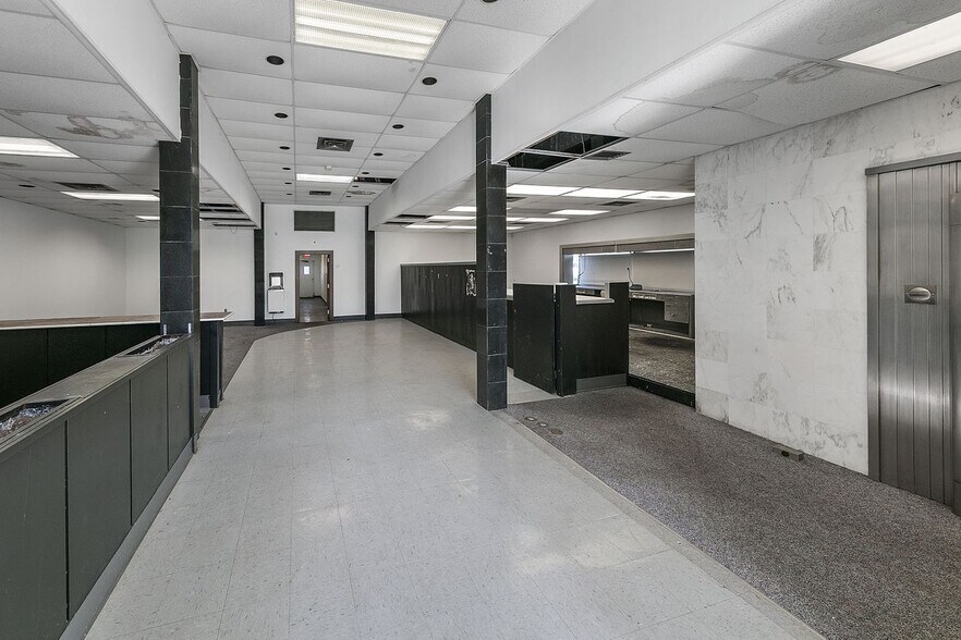 More Photos Of 1980 Oak Ridge Tpke, Oak Ridge Bank For Sale