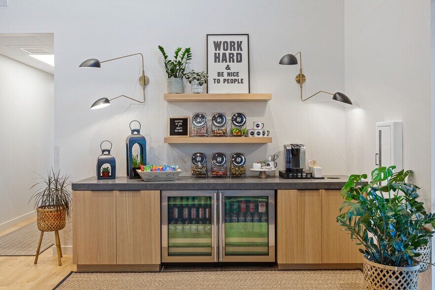 More Photos Of 9493 N Government Way, Hayden Office For Sale