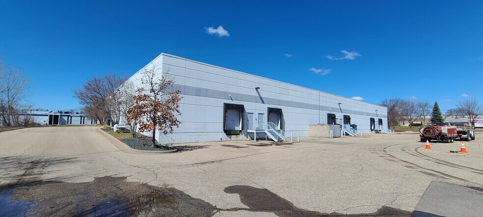 More Photos Of 2400 Pilot Knob Rd, Mendota Heights Light Manufacturing For Lease