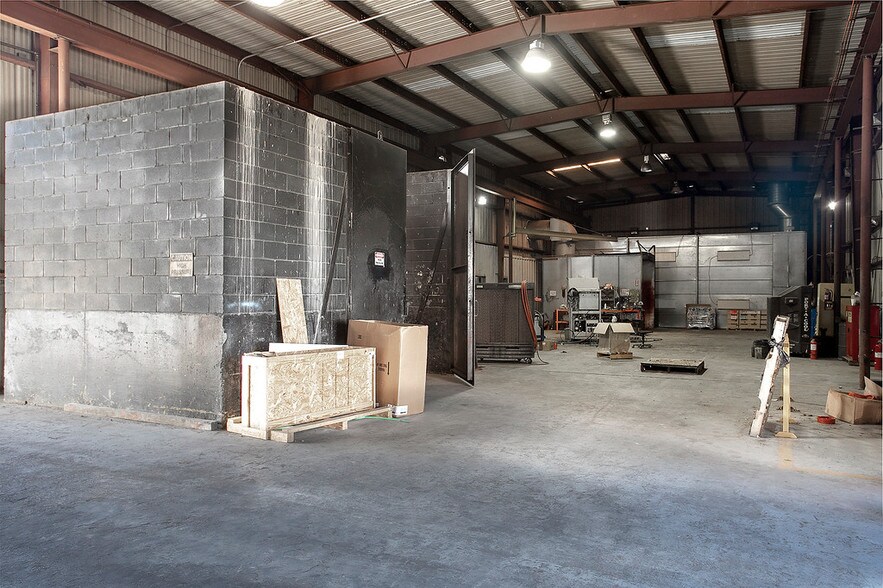 More Photos Of 6031 Fm 2767, Tyler Warehouse For Lease