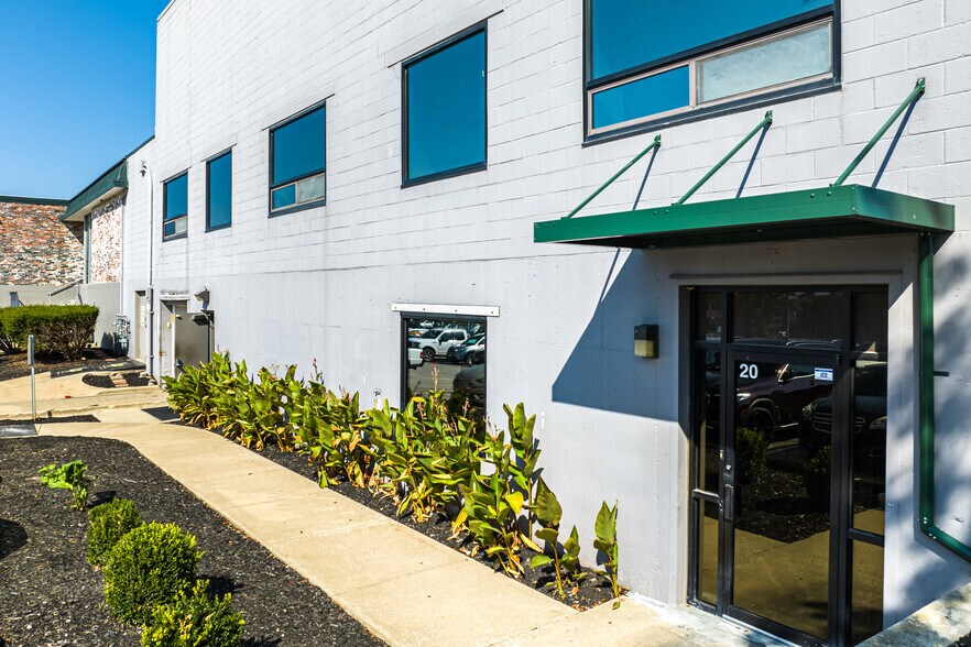 More Photos Of 1400 Forum Blvd, Columbia Unknown For Lease