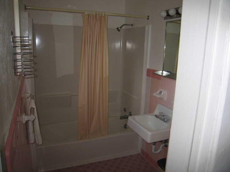 More Photos Of 16872 SE Highway 19, Cross City Hotel For Sale