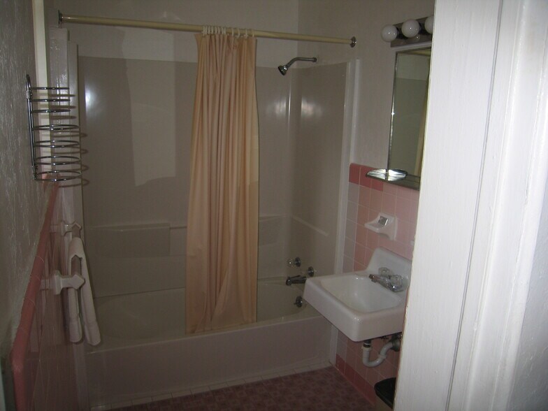 More Photos Of 16872 SE Highway 19, Cross City Hotel For Sale