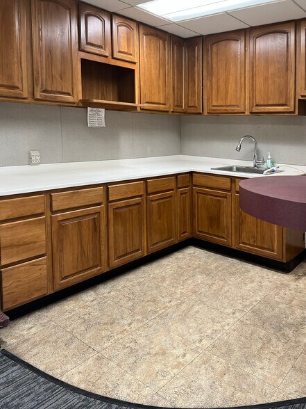More Photos Of 1250 N Zane Ave, Golden Valley Manufacturing For Sale