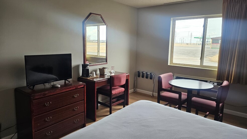 More Photos Of 5 Cavalry Dr, Wenona Hotel For Sale