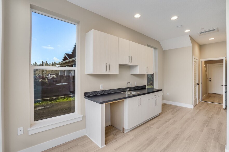 More Photos Of 22415 SW Pine St, Sherwood Flex For Sale