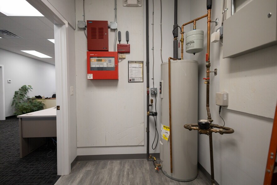 More Photos Of 190 Tenby Chase Dr, Delran Office For Lease