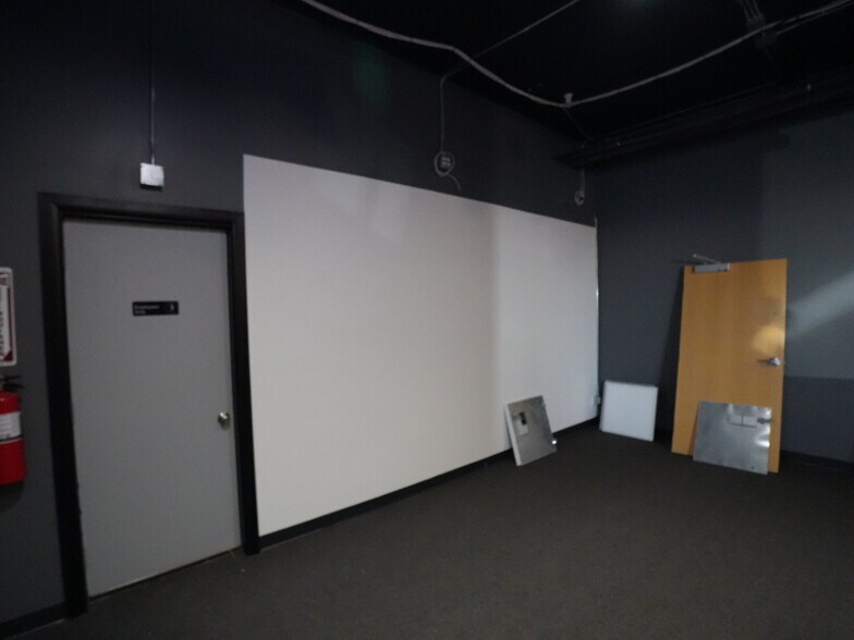More Photos Of 3210 27th St W, Williston Office For Lease