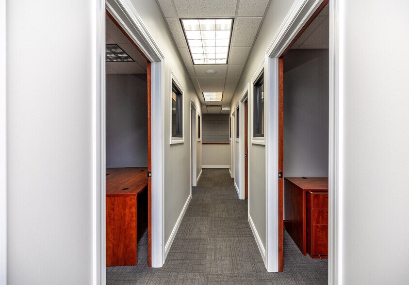 More Photos Of 3709 N Harrison St, Davenport Office For Sale