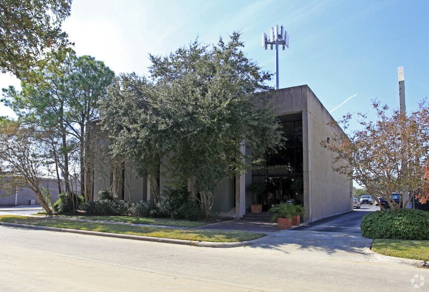 Primary Photo Of 3914 Fairhill Dr, Houston Office For Lease