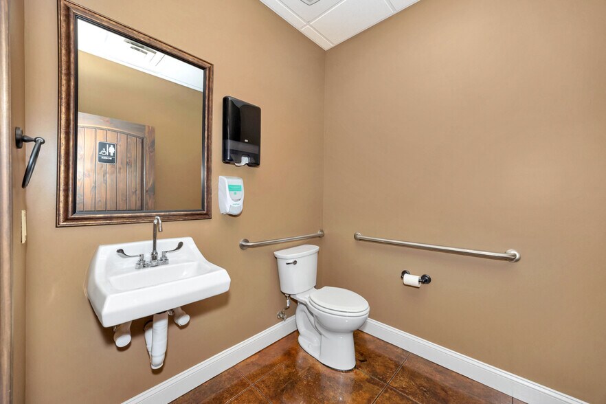 More Photos Of 310 Dan Tibbs Rd NW, Huntsville Warehouse For Lease