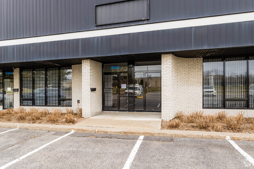 More Photos Of 3450-3560 Boul Poirier, Montréal Warehouse For Lease