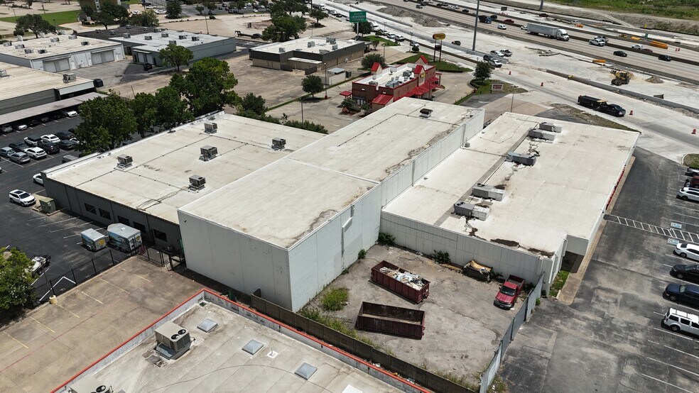 More Photos Of 12925 Lyndon B Johnson Fwy, Garland Showroom For Lease