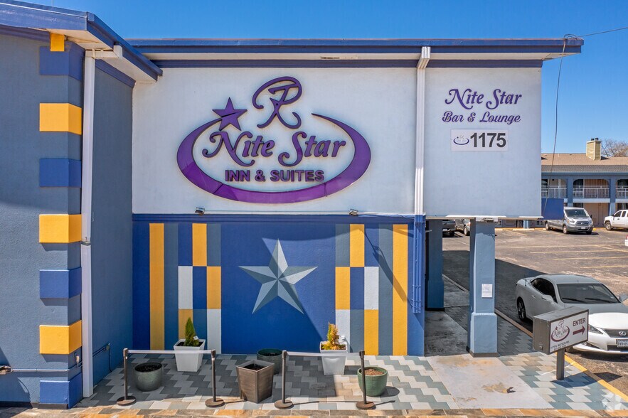 More Photos Of 1175 N Watson Rd, Arlington Hotel For Sale