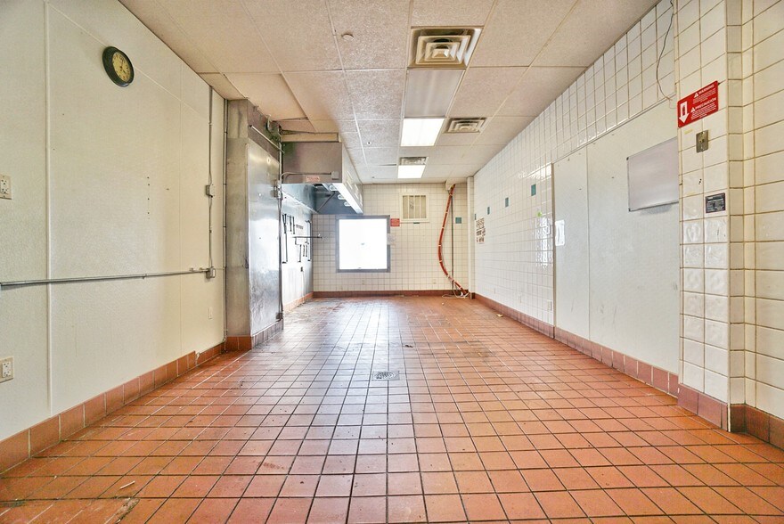 More Photos Of 35 Androvette St, Staten Island Storefront Retail Residential For Lease