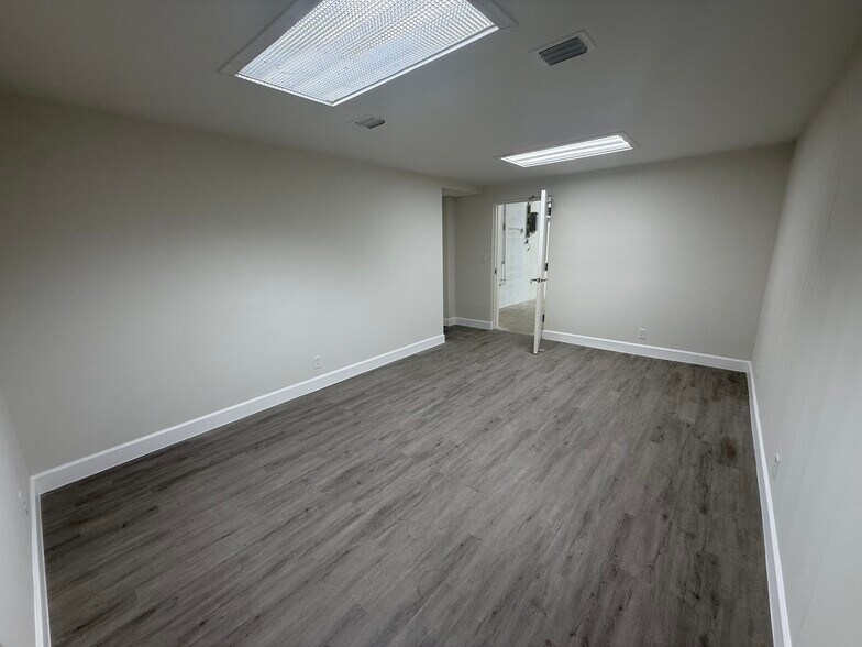 More Photos Of 4907 NW Industrial Dr, San Antonio Warehouse For Lease