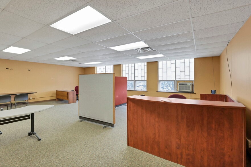More Photos Of 300 E Auburn Ave, Springfield Office For Sale
