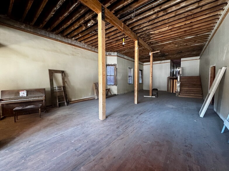 More Photos Of 1028 Main St, Klamath Falls Flex For Sale